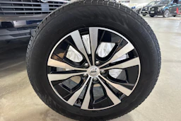 musta Volvo XC60 2023 kuva 10.