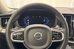 musta Volvo XC60 2023 kuva 16.