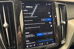 musta Volvo XC60 2023 kuva 26.
