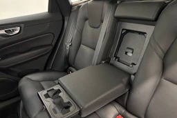 musta Volvo XC60 2023 kuva 31.