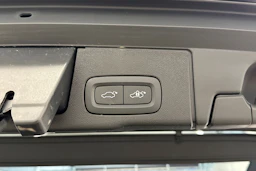 musta Volvo XC60 2023 kuva 33.