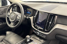musta Volvo XC60 2023 kuva 35.