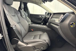 musta Volvo XC60 2023 kuva 36.