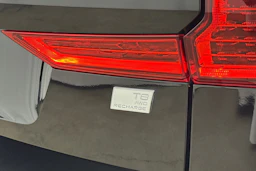 musta Volvo XC60 2023 kuva 38.