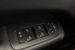 met. ruskea (beige) Volvo XC60 2023 kuva 18.