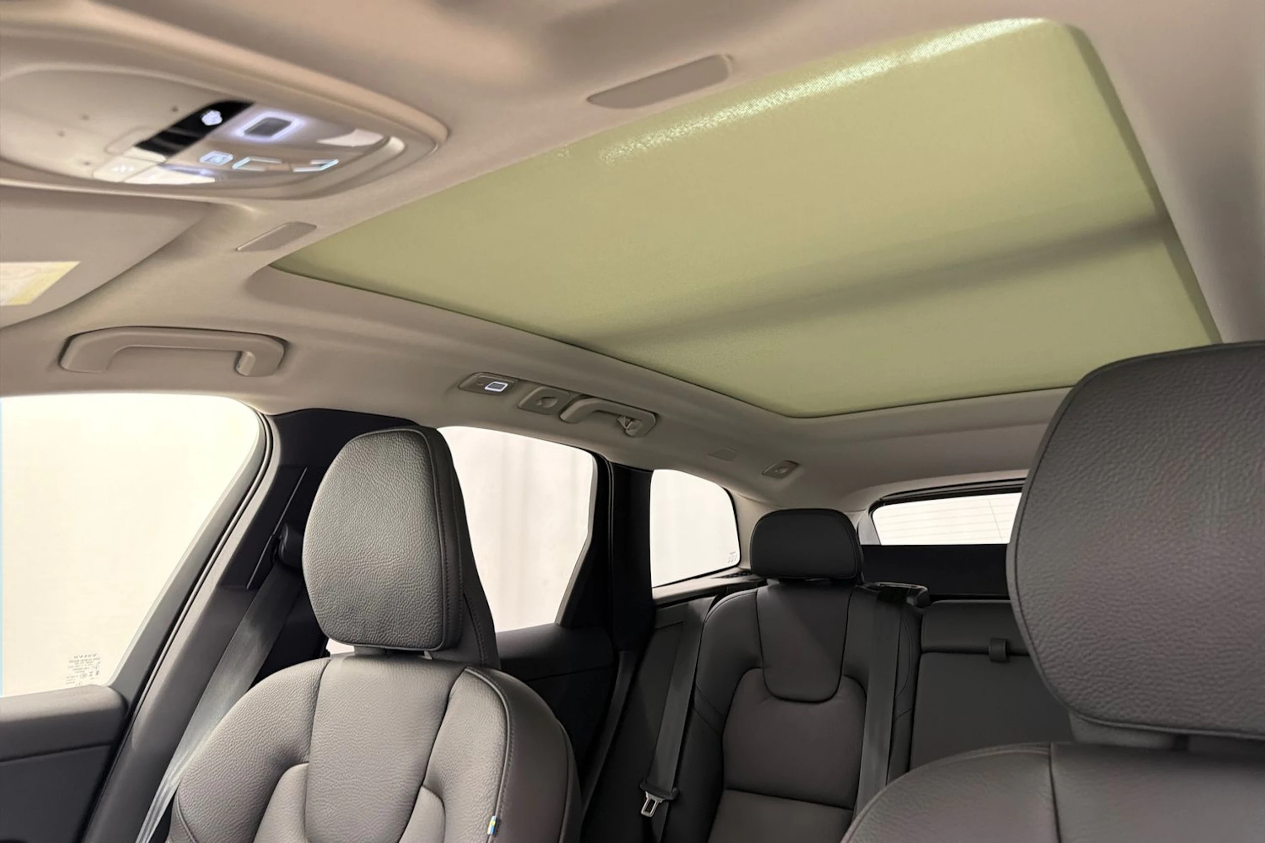 met. ruskea (beige) Volvo XC60 2023 kuva 32.