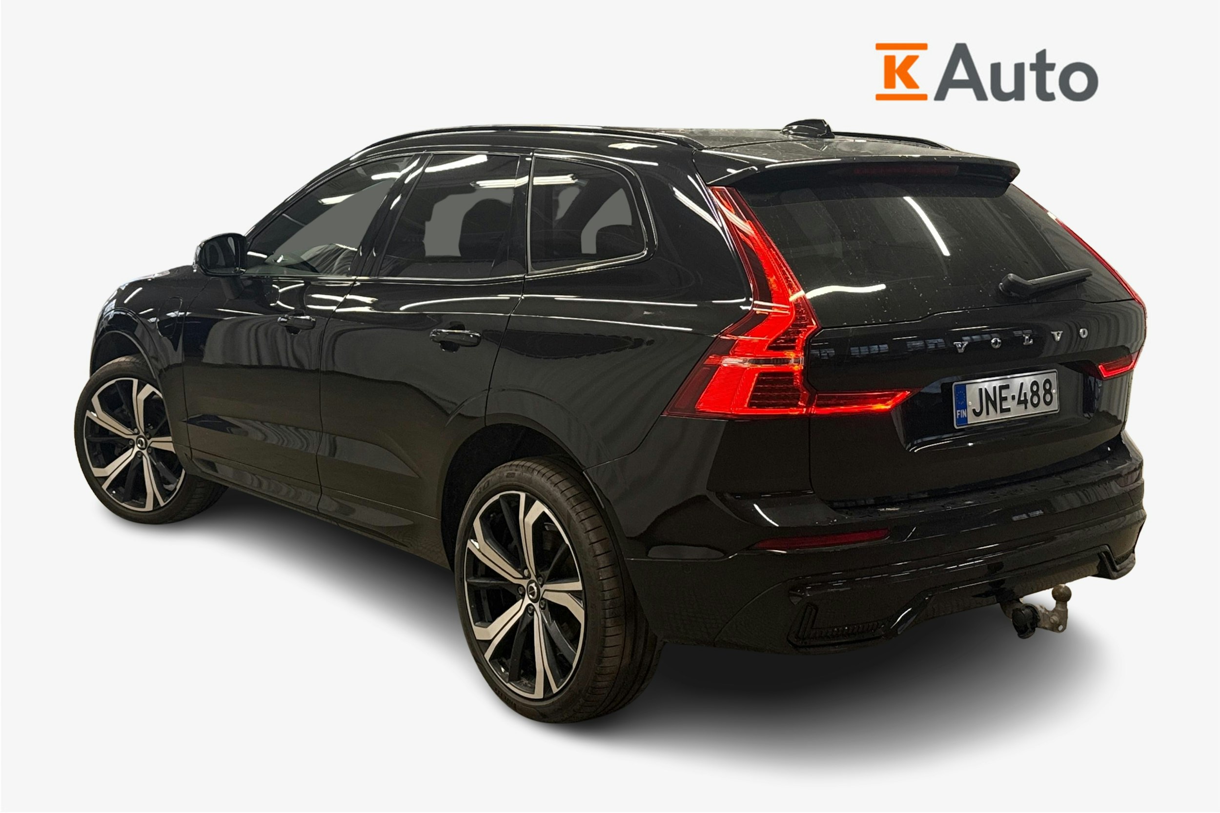 musta Volvo XC60 2023 kuva 2.