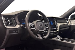 musta Volvo XC60 2023 kuva 3.