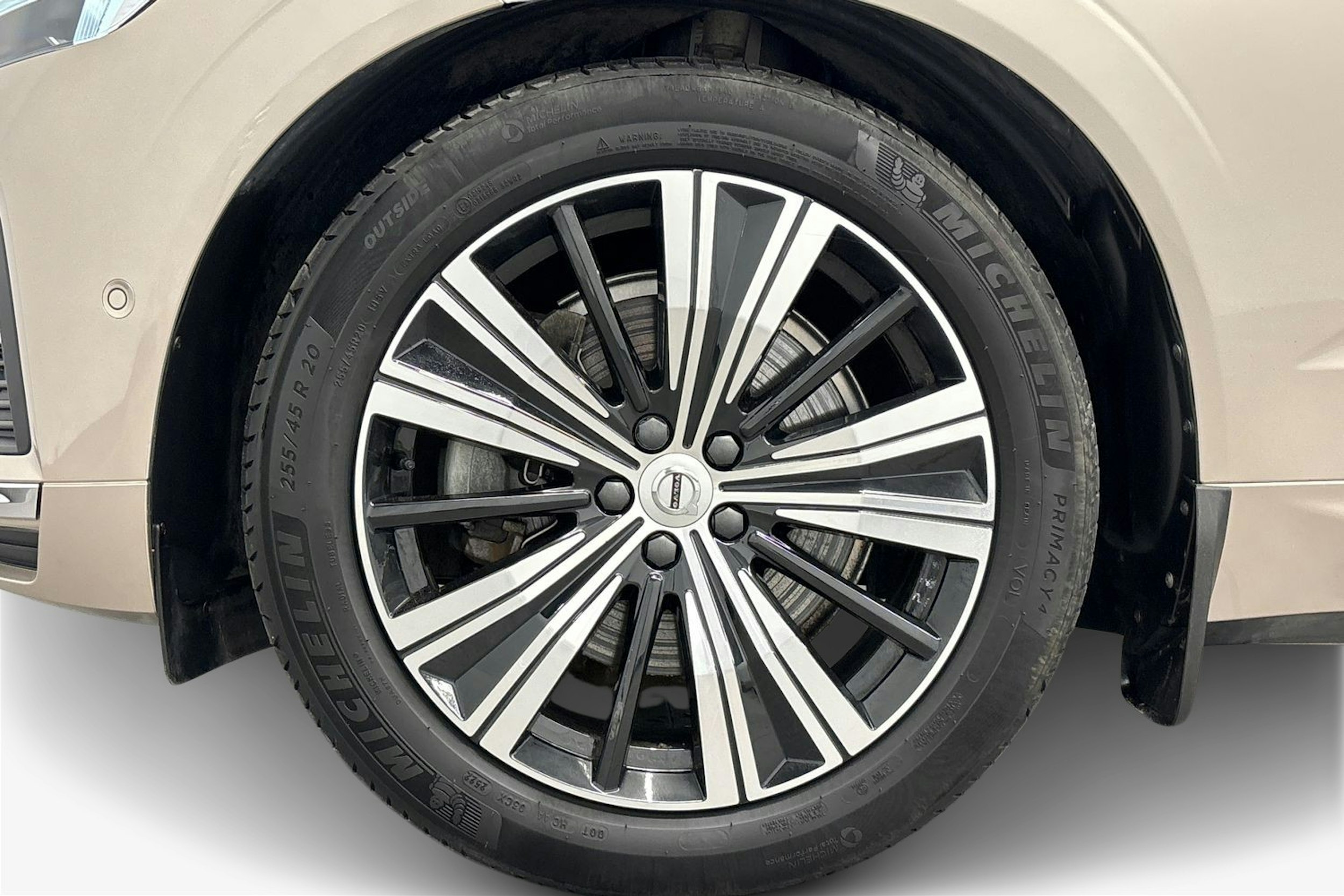 ruskea (beige) Volvo XC60 2023 kuva 11.