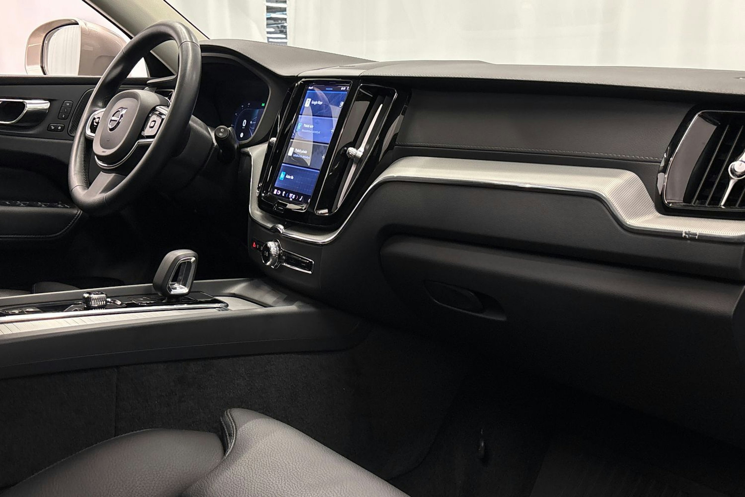 ruskea (beige) Volvo XC60 2023 kuva 14.