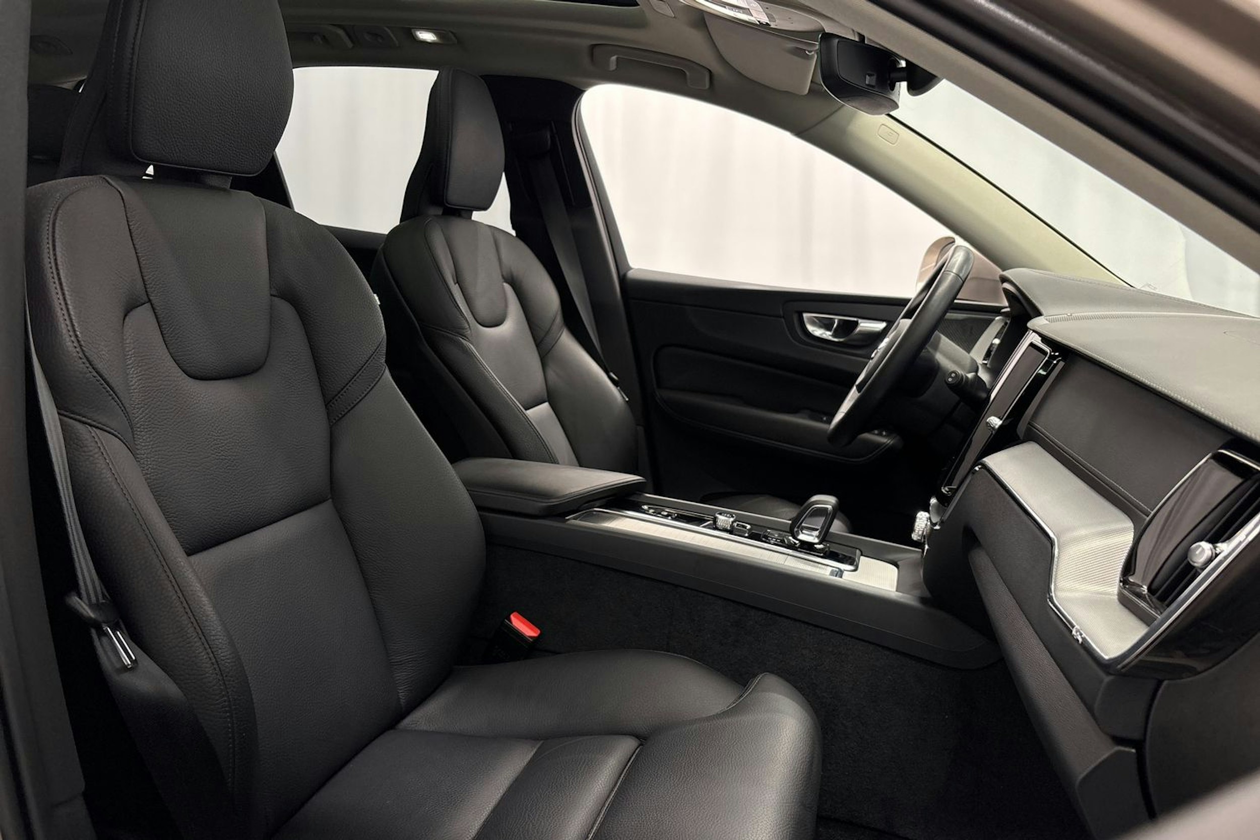 ruskea (beige) Volvo XC60 2023 kuva 15.