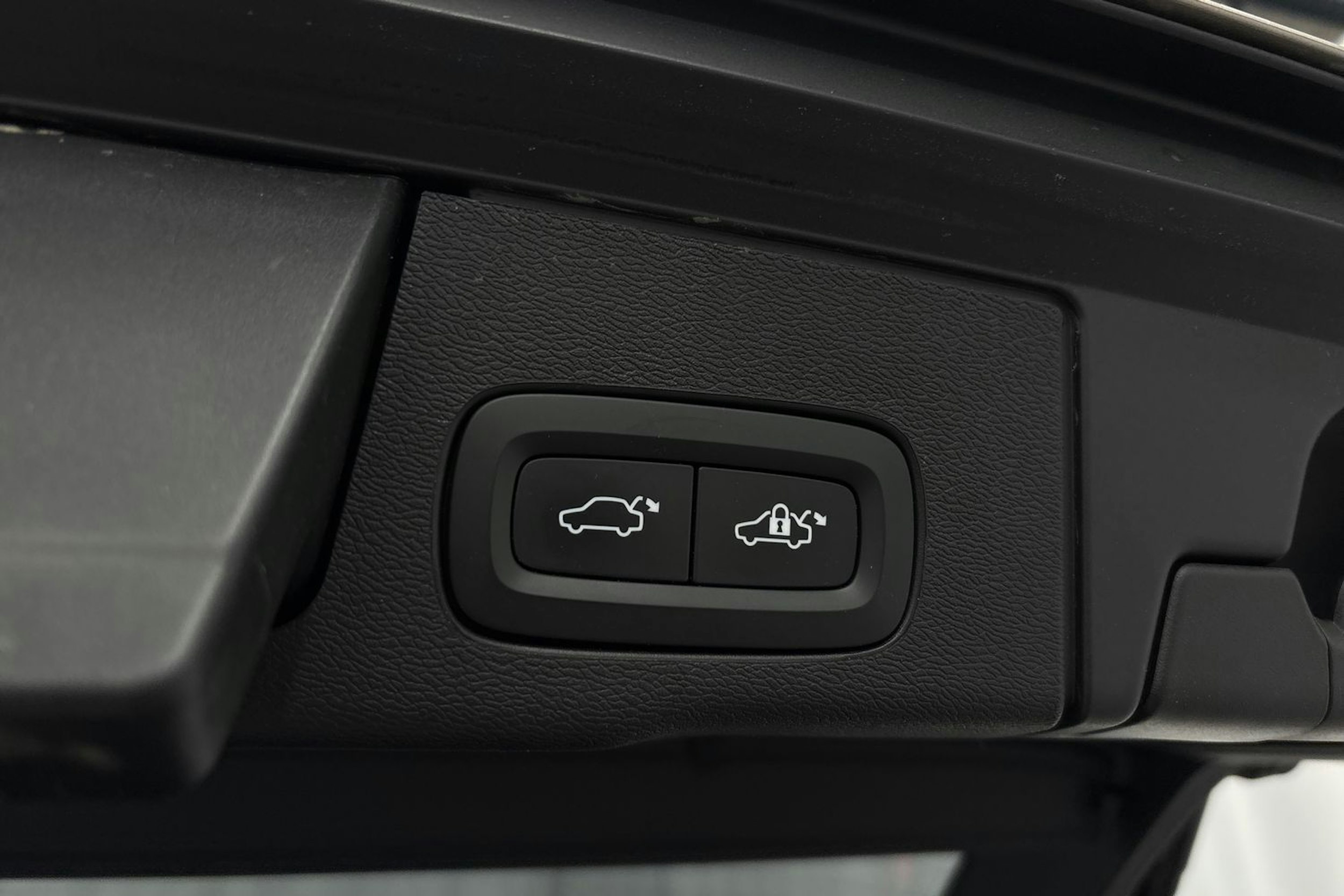 ruskea (beige) Volvo XC60 2023 kuva 17.