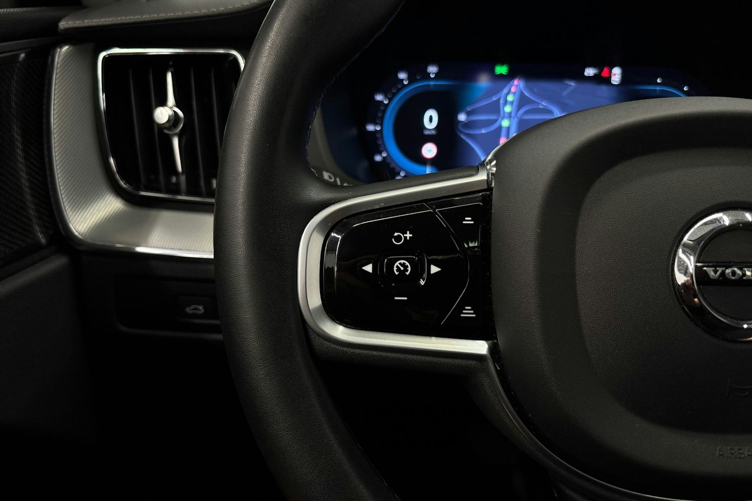 ruskea (beige) Volvo XC60 2023 kuva 22.