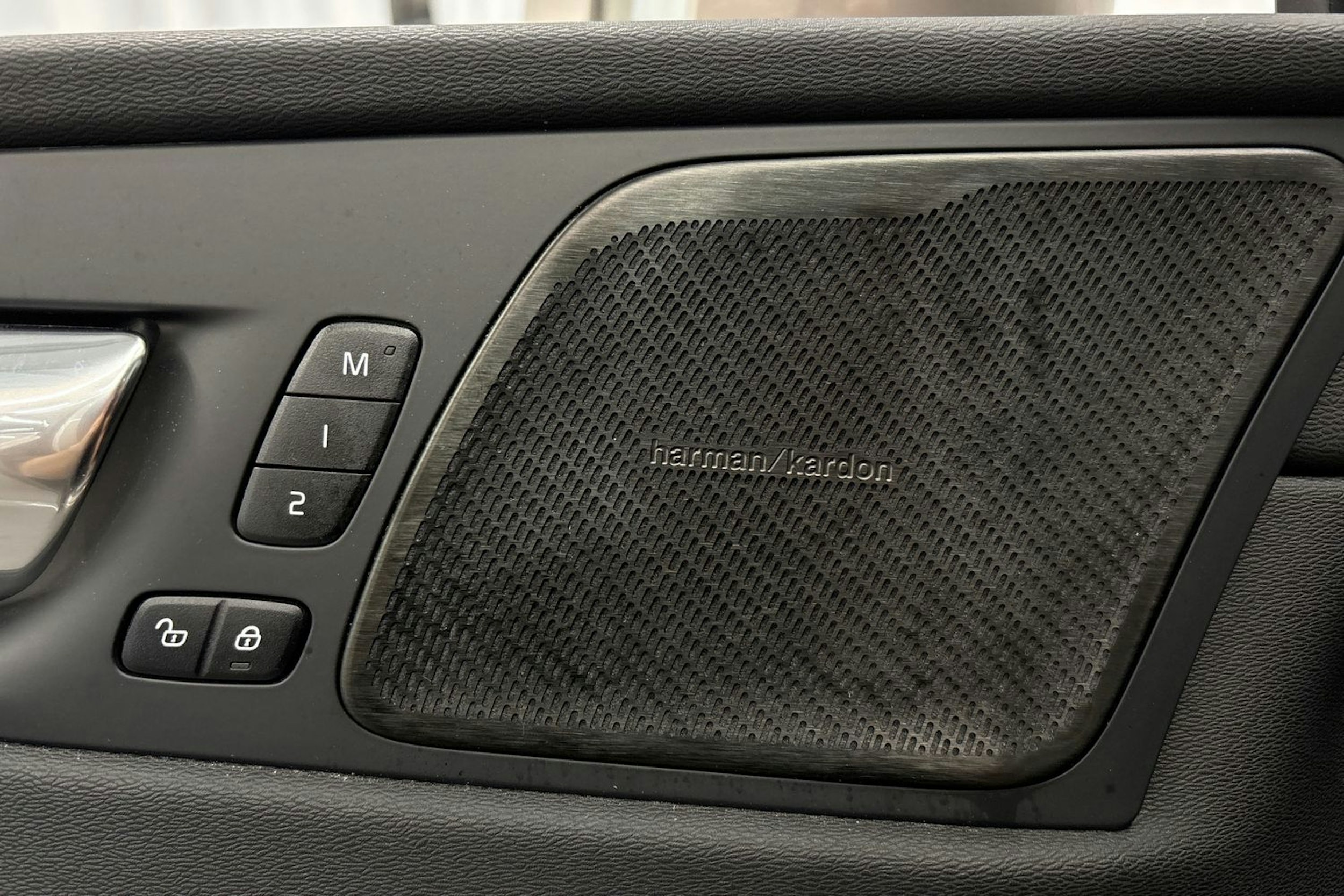 ruskea (beige) Volvo XC60 2023 kuva 31.