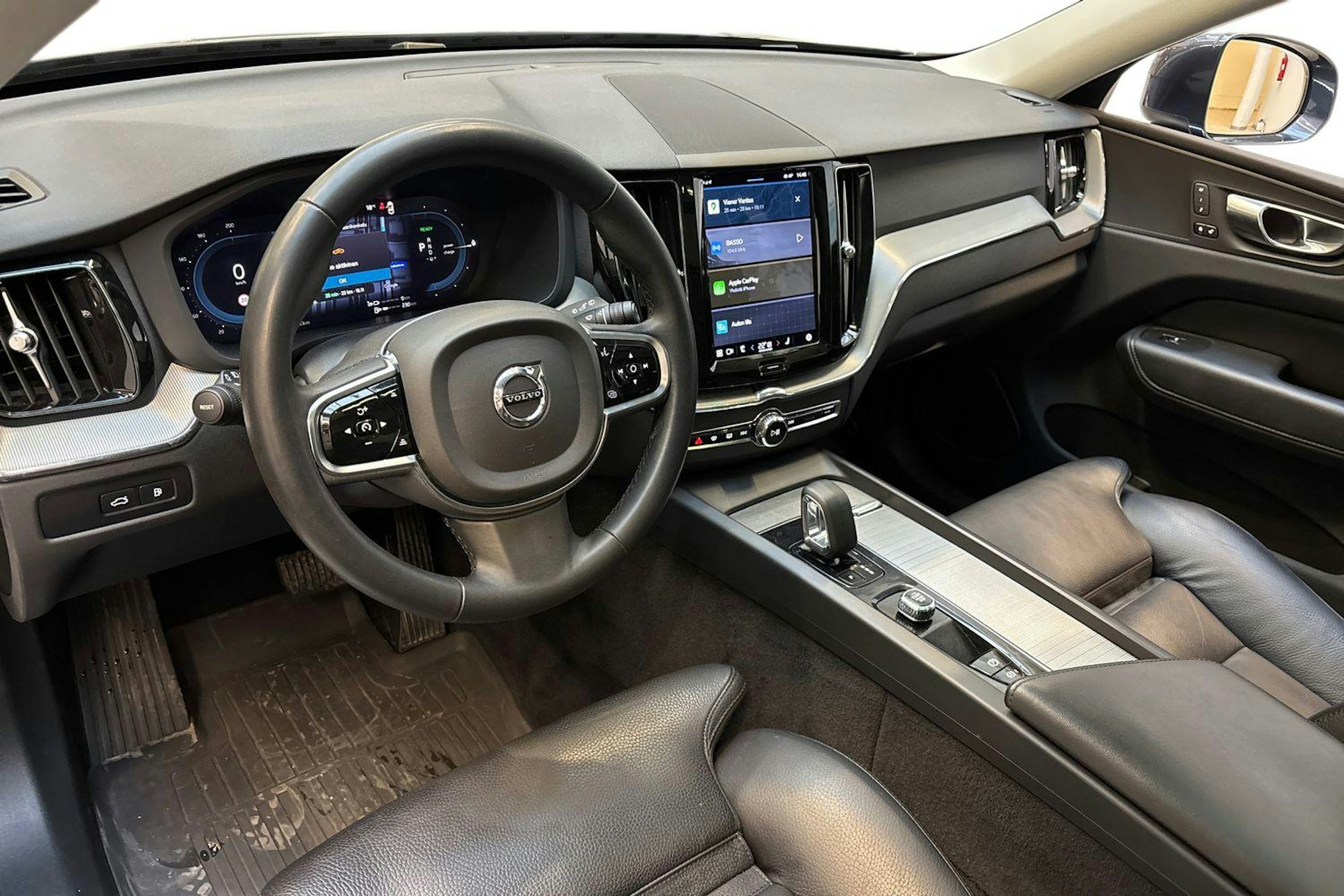 sininen Volvo XC60 2023 kuva 7.