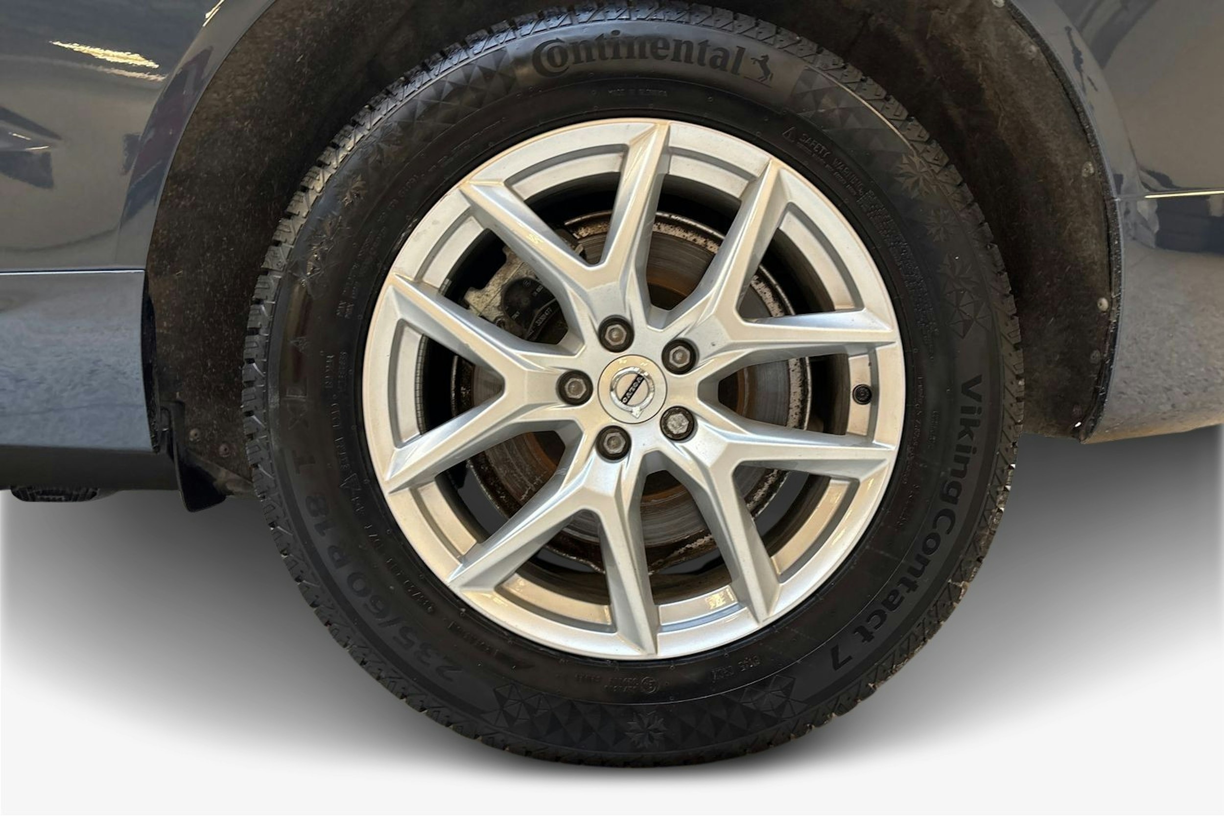 sininen Volvo XC60 2023 kuva 11.