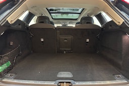 sininen Volvo XC60 2023 kuva 15.