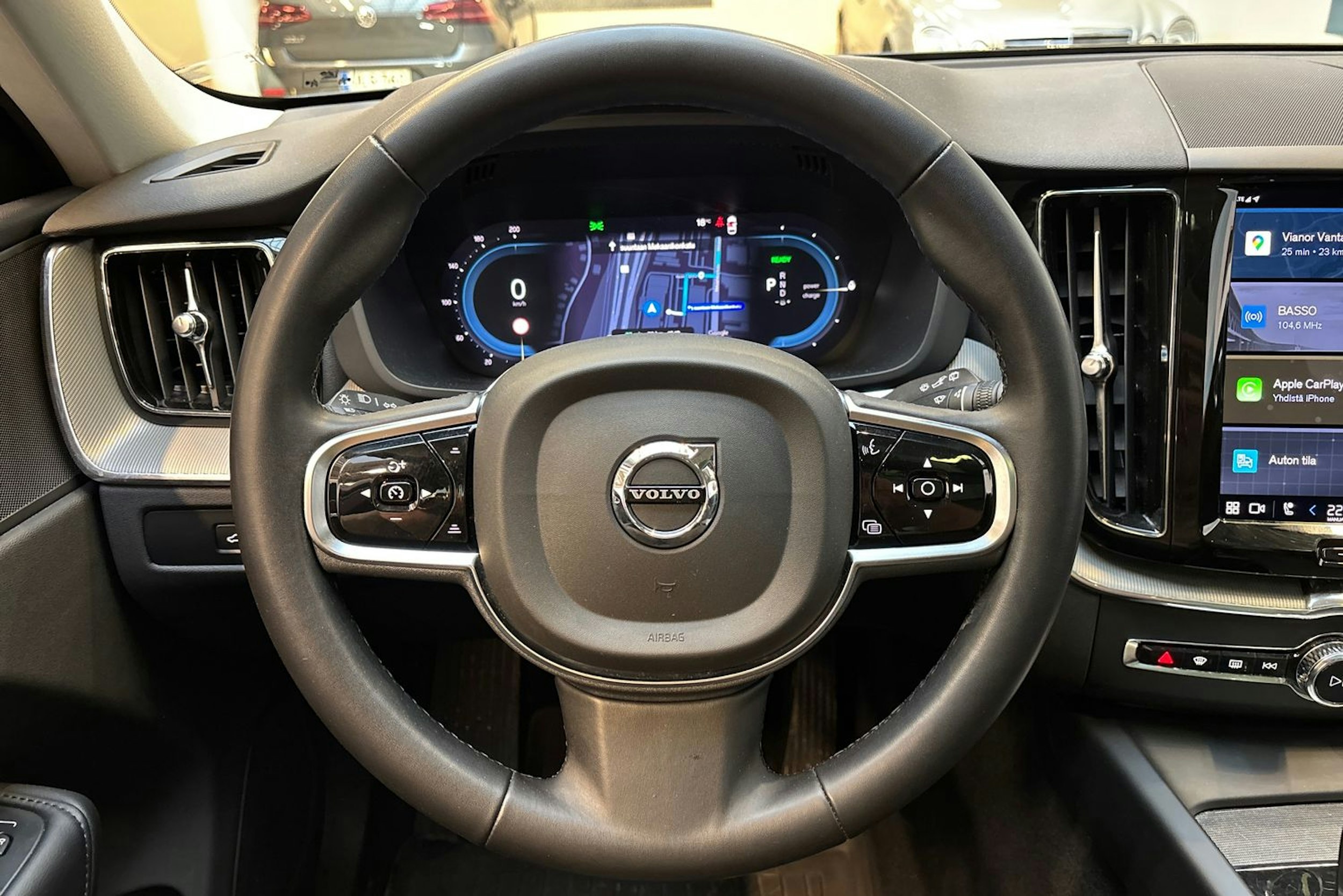 sininen Volvo XC60 2023 kuva 19.