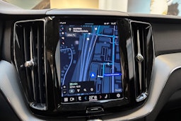 sininen Volvo XC60 2023 kuva 22.