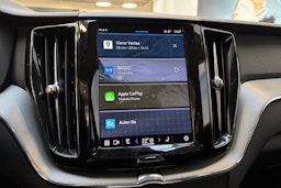 sininen Volvo XC60 2023 kuva 23.