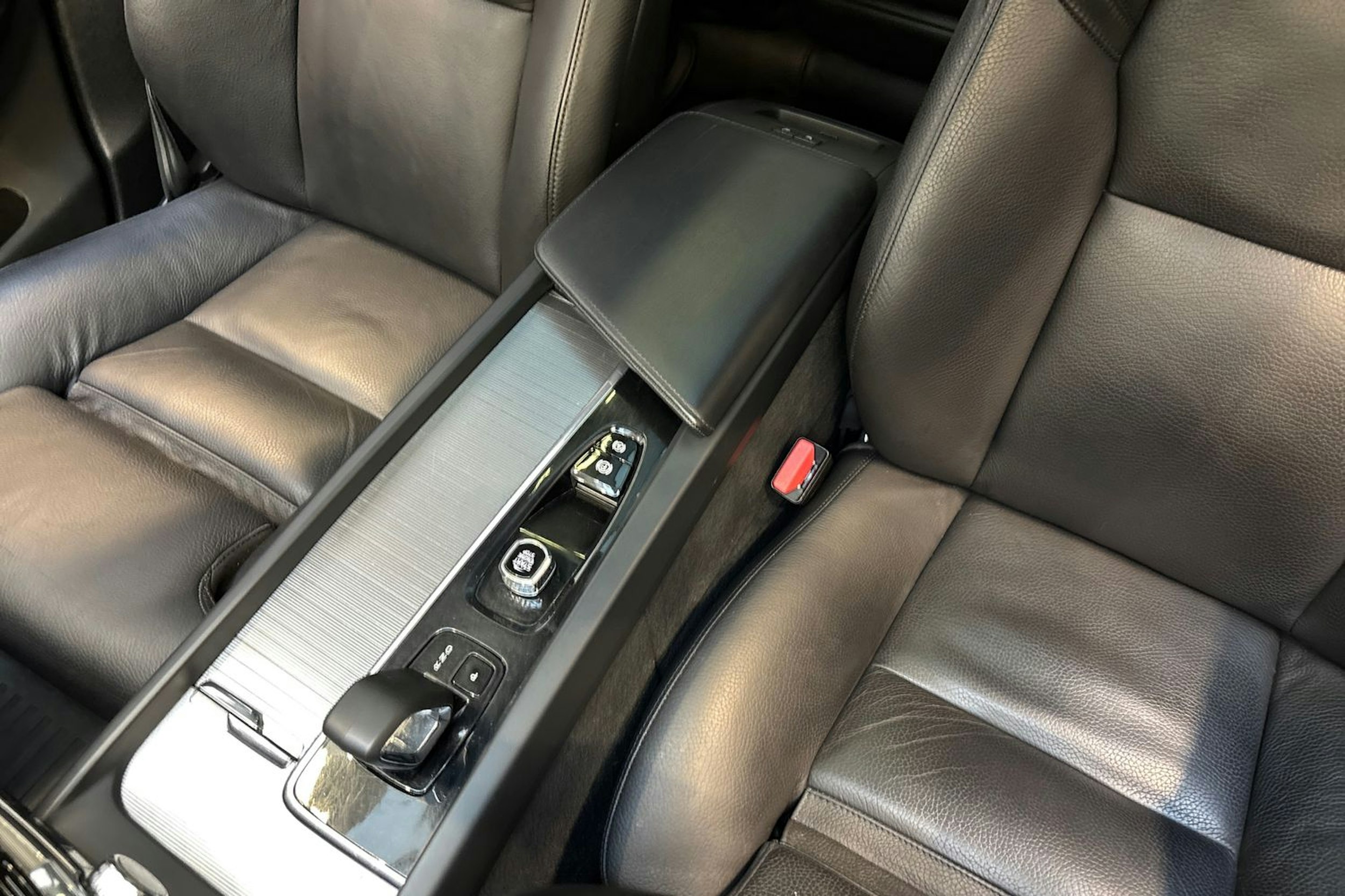 sininen Volvo XC60 2023 kuva 25.