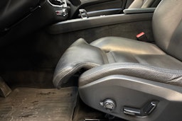 sininen Volvo XC60 2023 kuva 27.