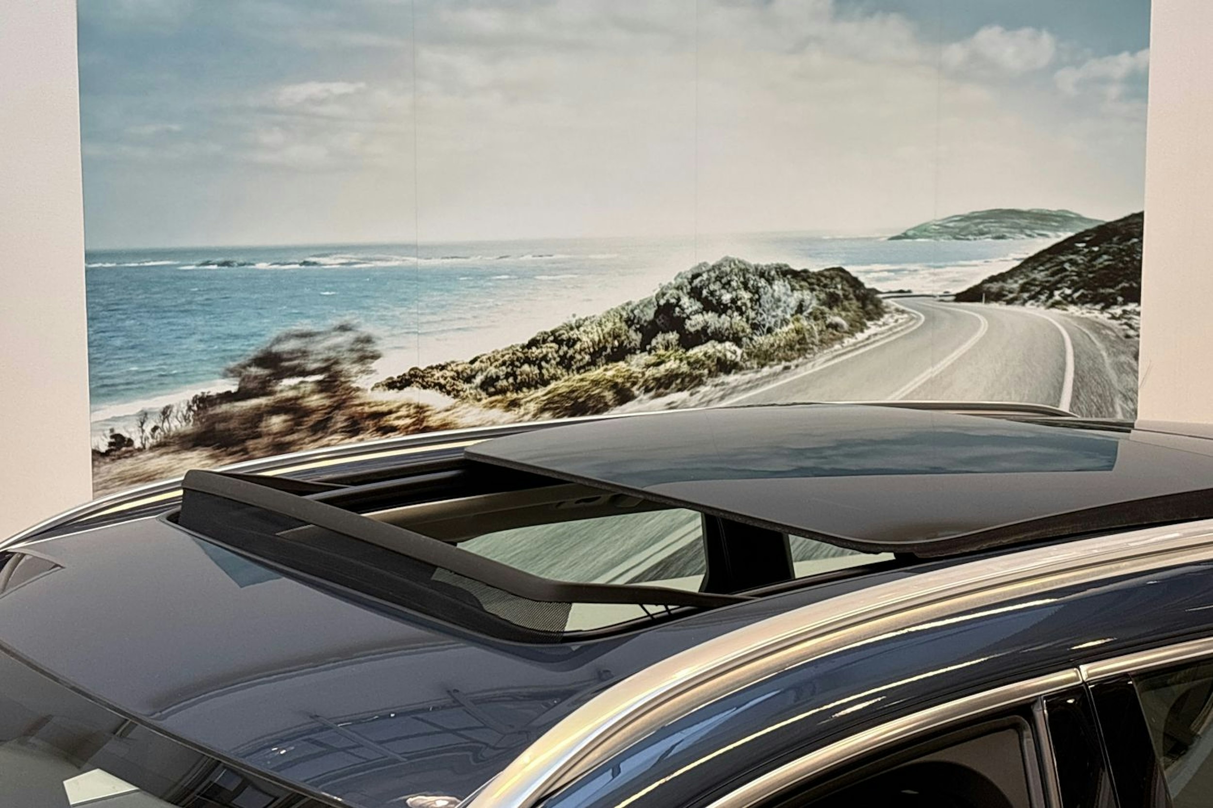 sininen Volvo XC60 2023 kuva 29.