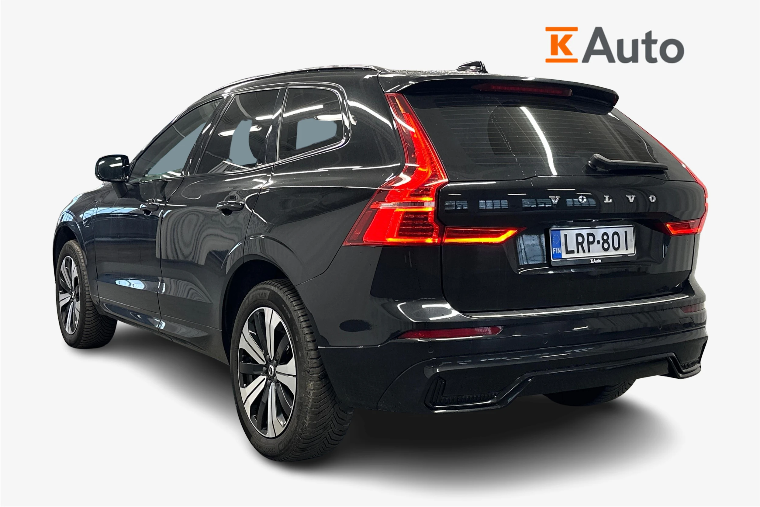 musta Volvo XC60 2023 kuva 2.
