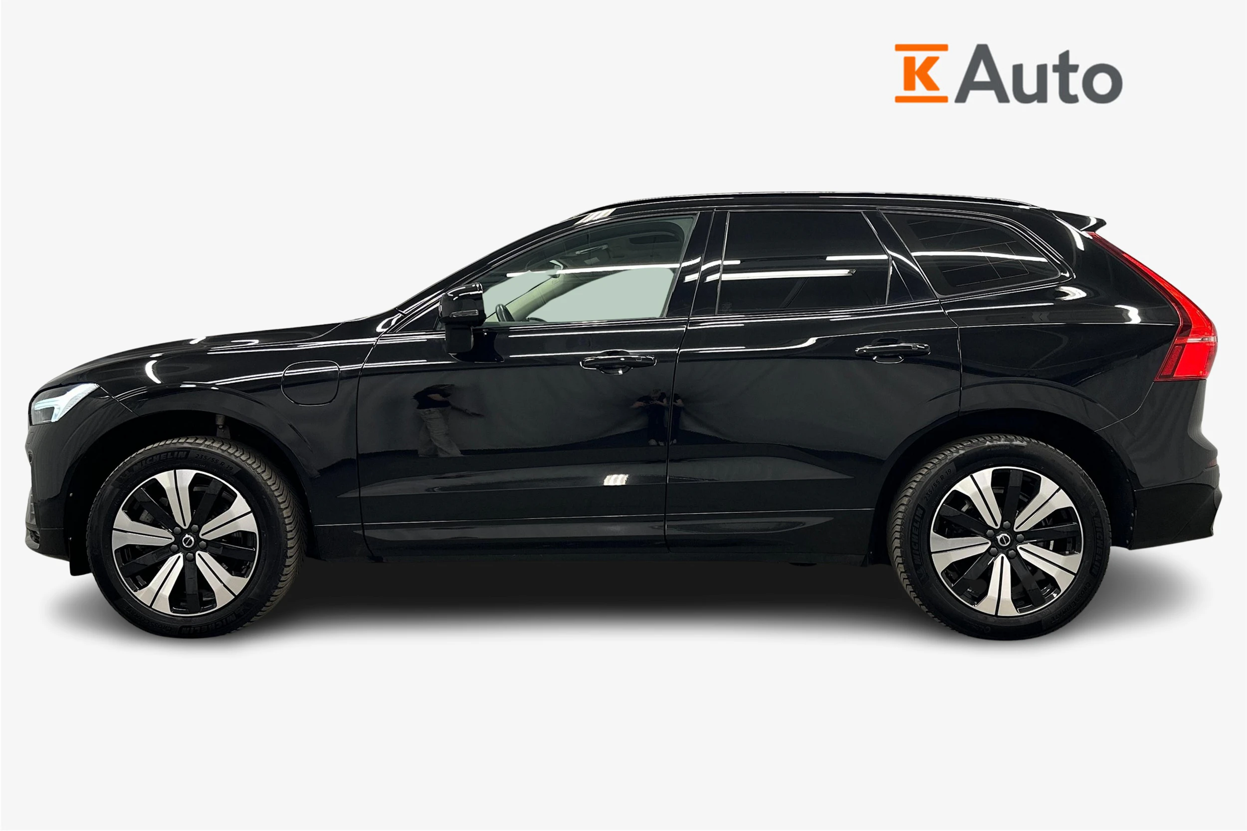 musta Volvo XC60 2023 kuva 5.