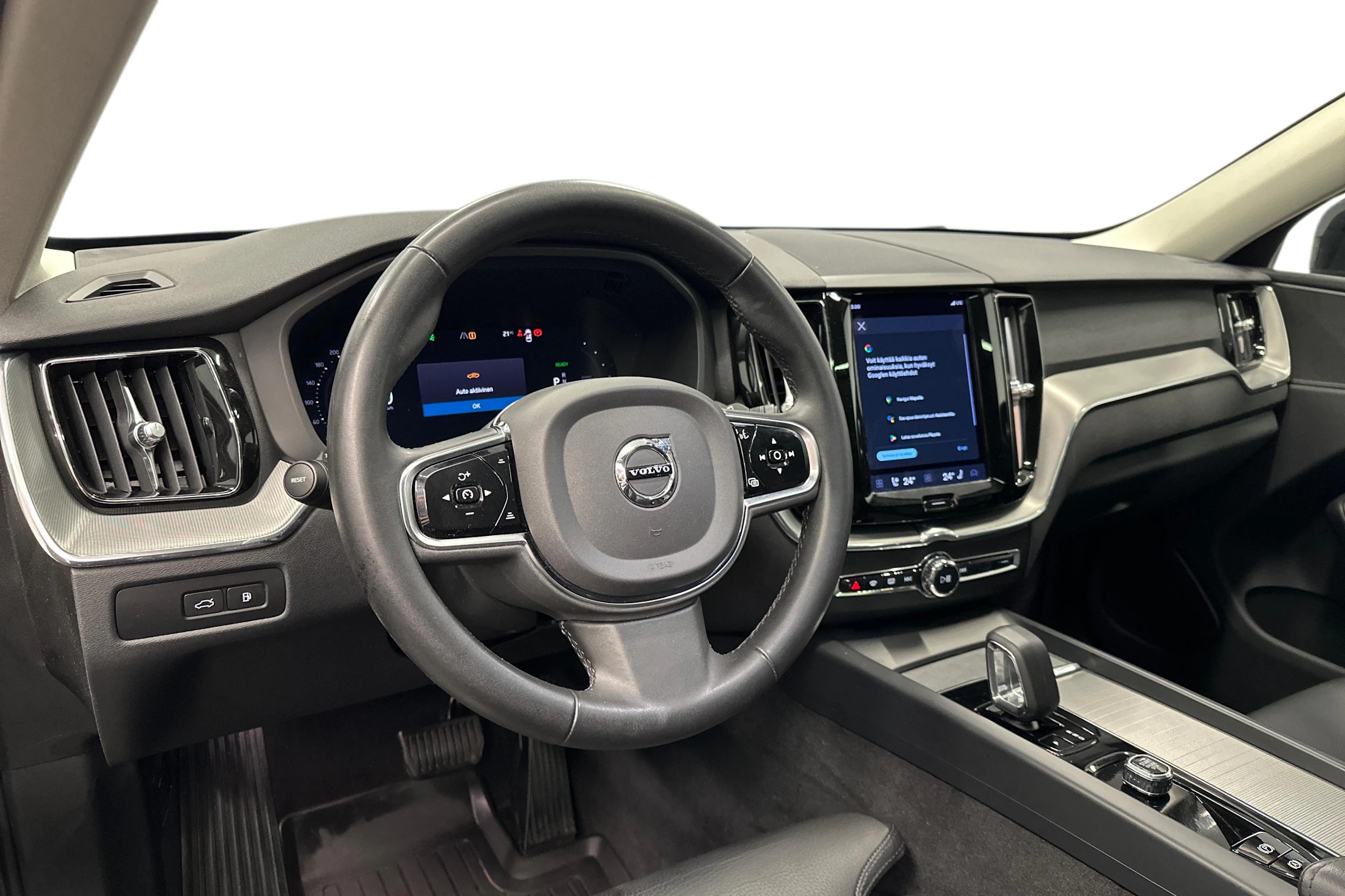 musta Volvo XC60 2023 kuva 6.