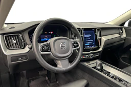 musta Volvo XC60 2023 kuva 6.