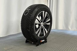 musta Volvo XC60 2023 kuva 10.