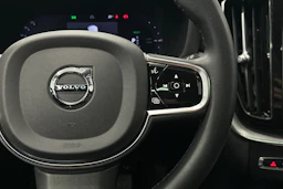 musta Volvo XC60 2023 kuva 12.