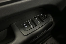musta Volvo XC60 2023 kuva 15.