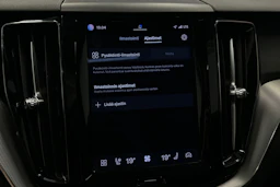 musta Volvo XC60 2023 kuva 21.