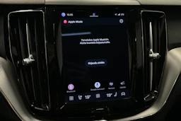 musta Volvo XC60 2023 kuva 22.