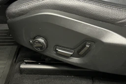 musta Volvo XC60 2023 kuva 37.
