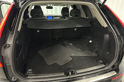 musta Volvo XC60 2023 kuva 39.