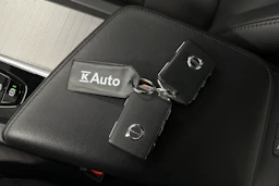 musta Volvo XC60 2023 kuva 44.