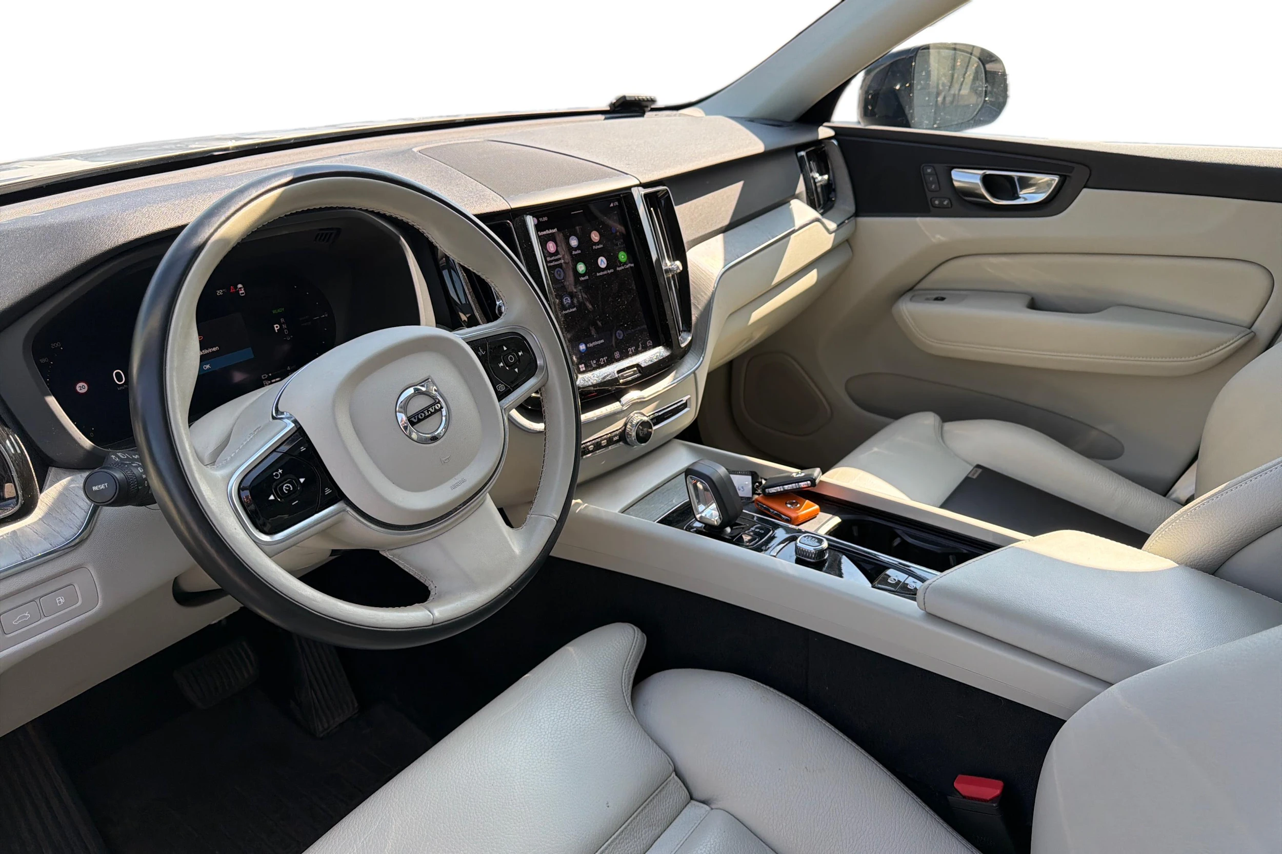 harmaa Volvo XC60 2023 kuva 3.