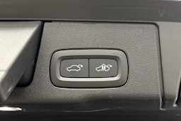 musta Volvo XC60 2023 kuva 34.