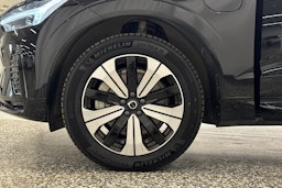 musta Volvo XC60 2023 kuva 35.