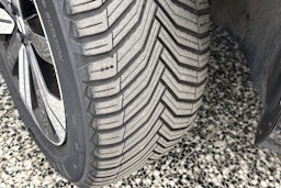 musta Volvo XC60 2023 kuva 36.