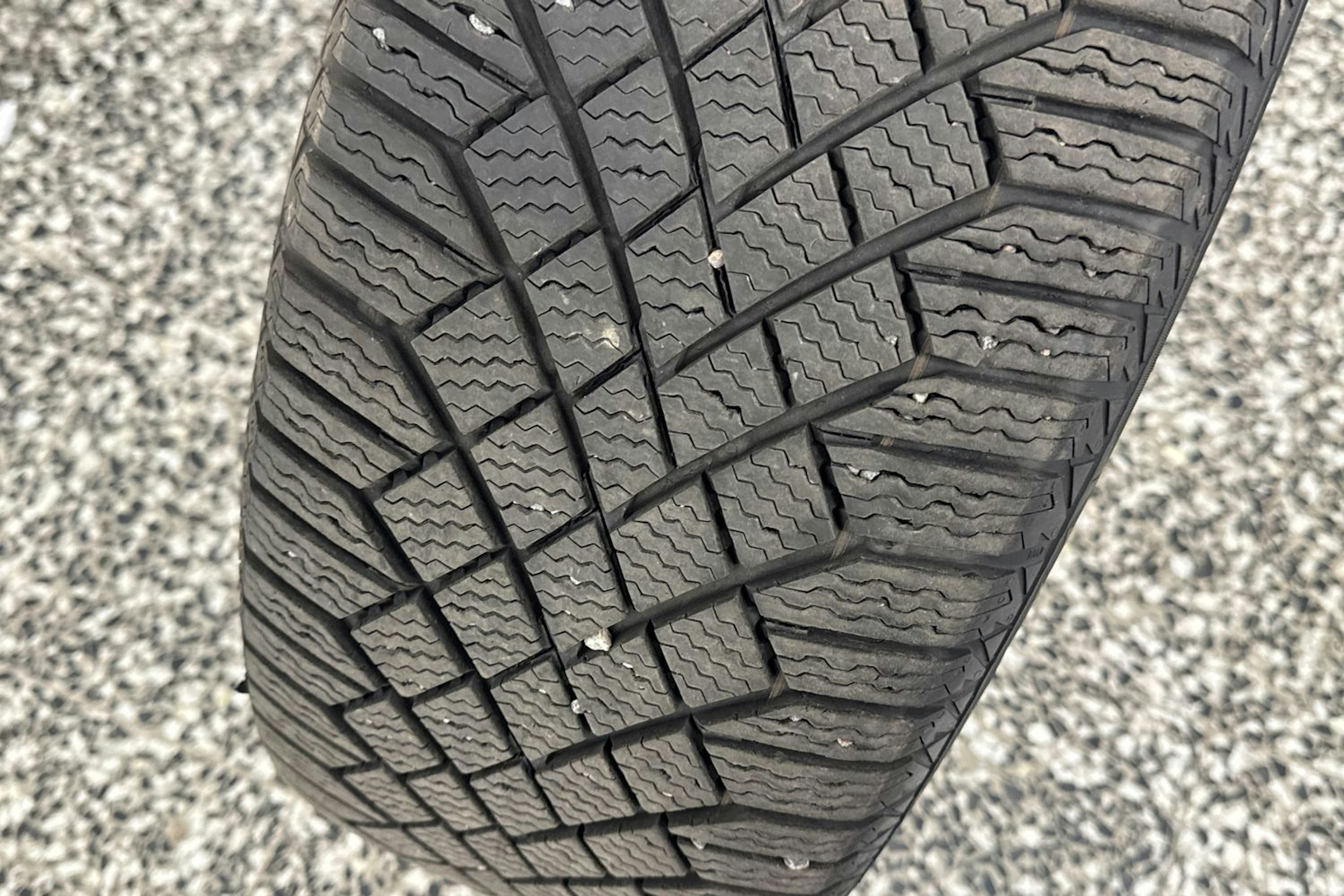 musta Volvo XC60 2023 kuva 38.