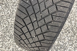 musta Volvo XC60 2023 kuva 38.