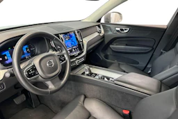 Harmaa Volvo XC60 2024 kuva 6.