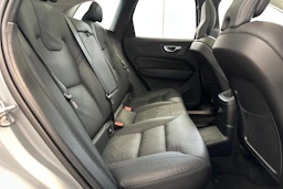 Harmaa Volvo XC60 2024 kuva 10.