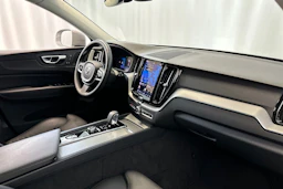 Harmaa Volvo XC60 2024 kuva 12.