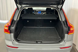 Harmaa Volvo XC60 2024 kuva 13.