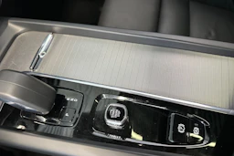Harmaa Volvo XC60 2024 kuva 24.